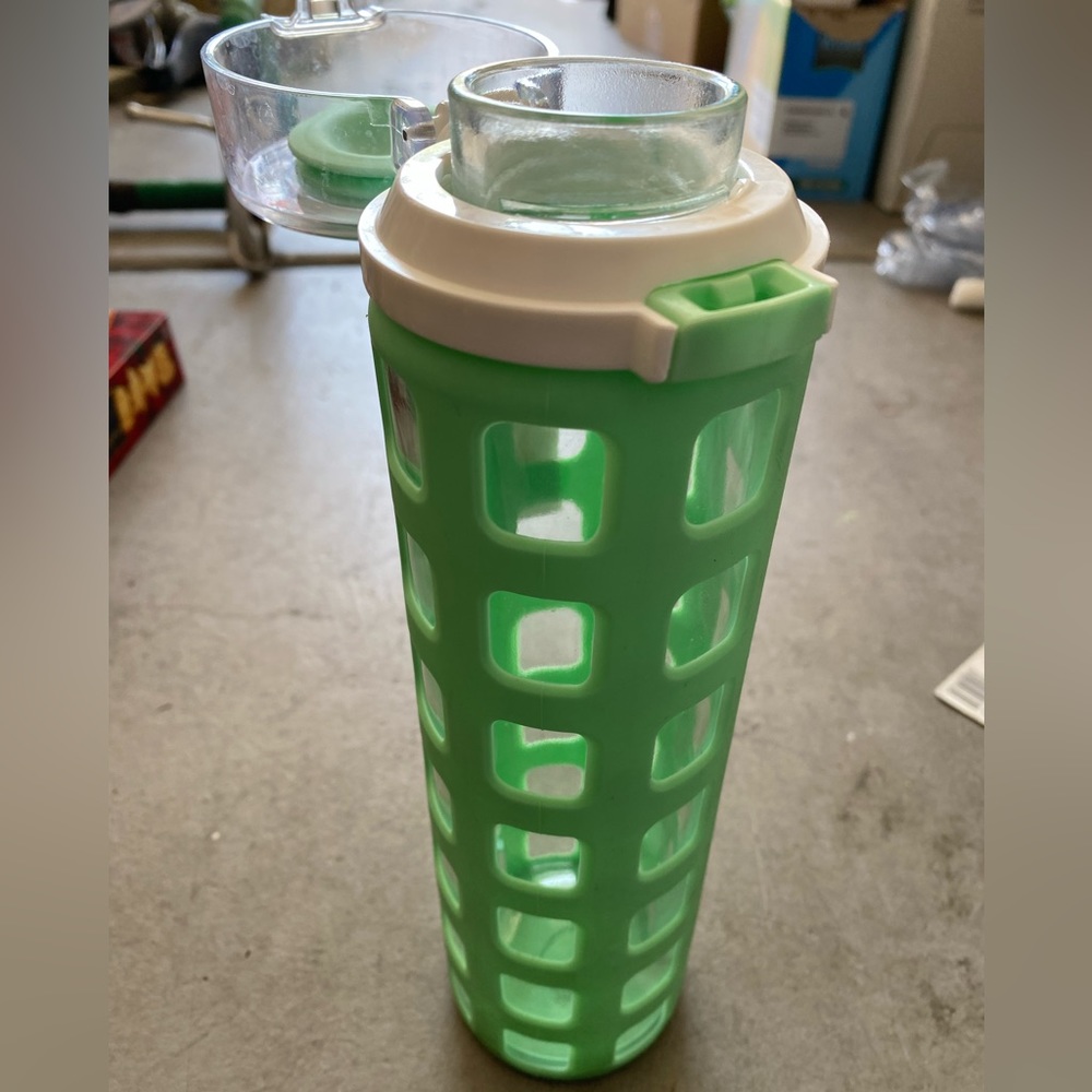 Ello syndicate glass water bottle mint